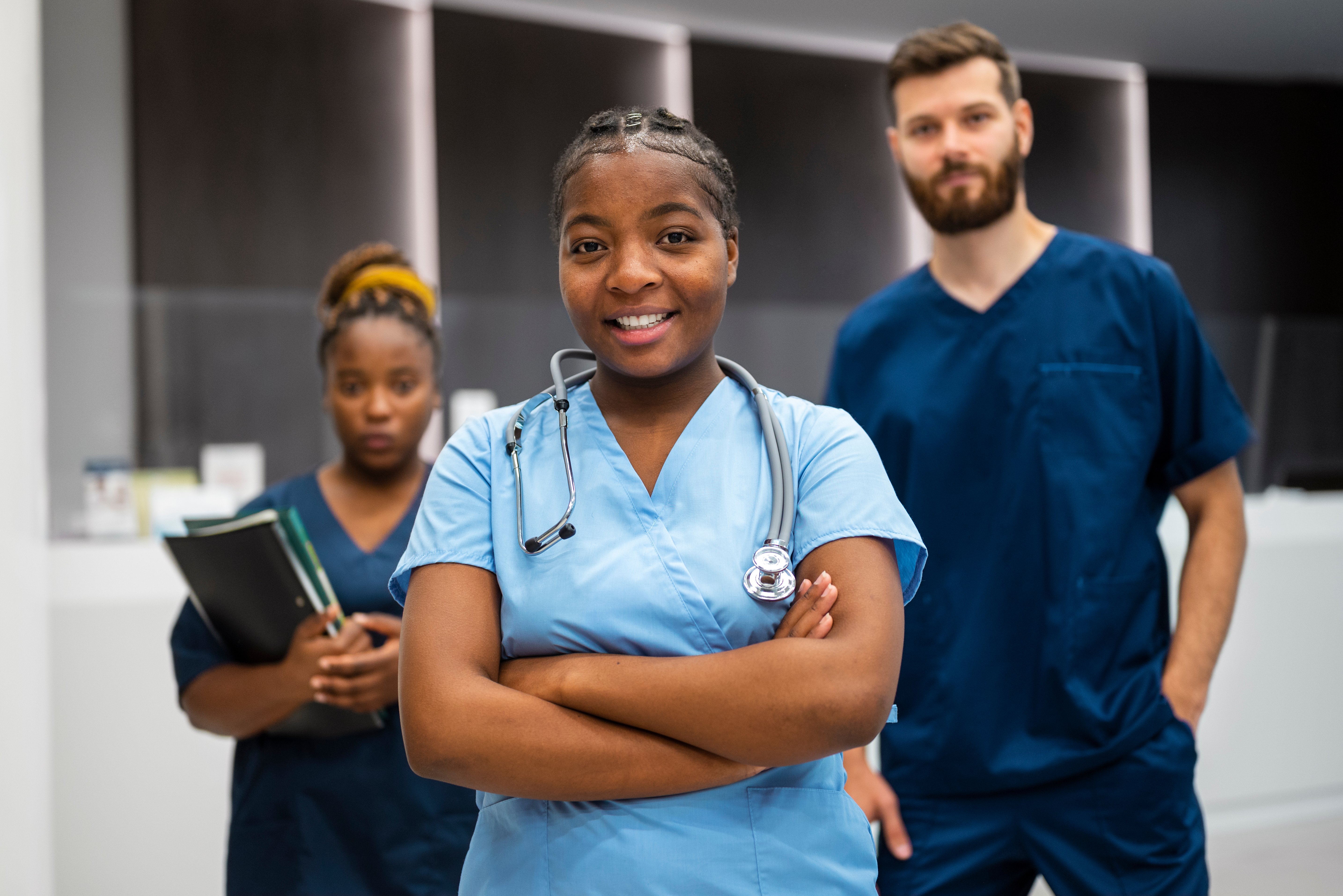 front-view-black-nurses-work