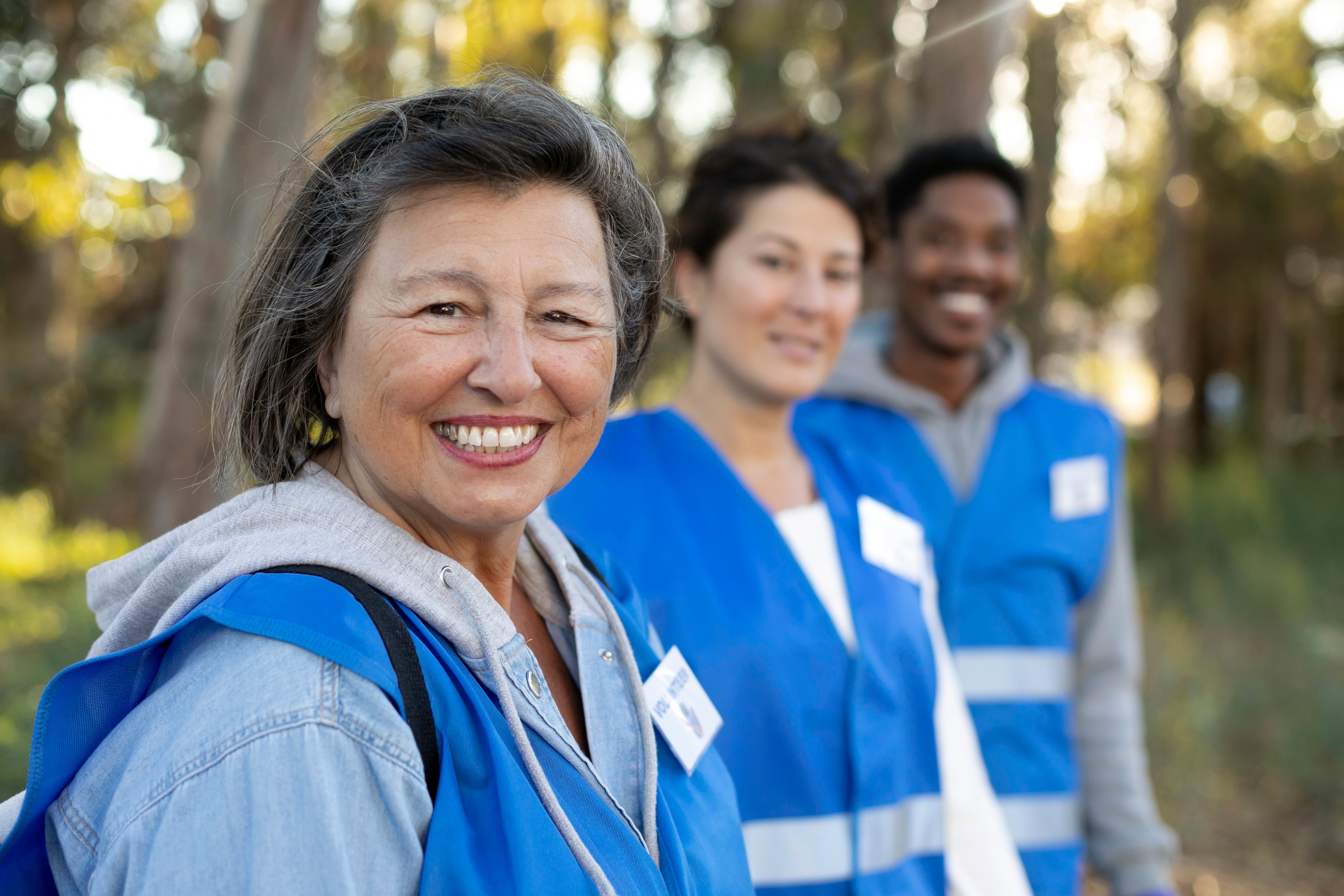 medium-shot-smiley-volunteers-outdoors